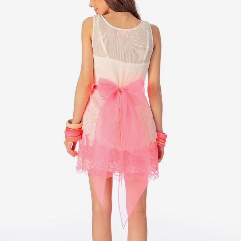 Layered dress with pink and white details